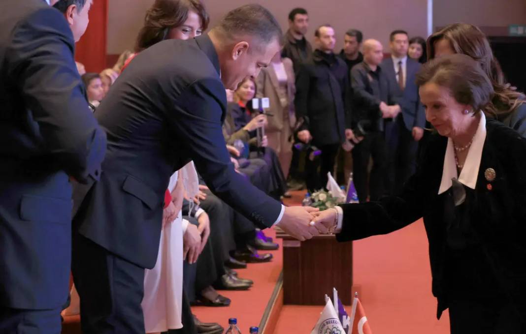 İlk Kadın Vali Lale Aytaman’ın Hayatı Belgesel Oldu 11